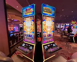 Giao diện mobile xsmega hiển thị bóng đá và casino trên điện thoại Android tại Việt Nam
